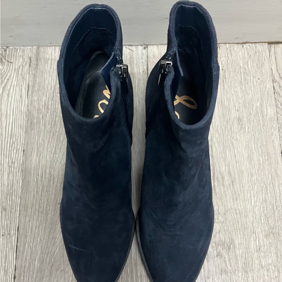 Sam Edelman Taye Navy Velvet Ankle Boots With Block Heel Sz 5.5 - Picture 2 of 12